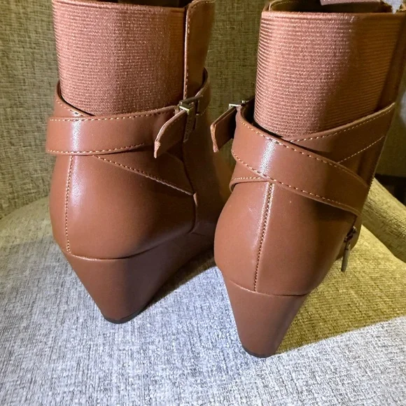 NWT Kenneth Cole Reaction Women’s Emmie Brown Wedge Boot Size 9 - Picture 11 of 13